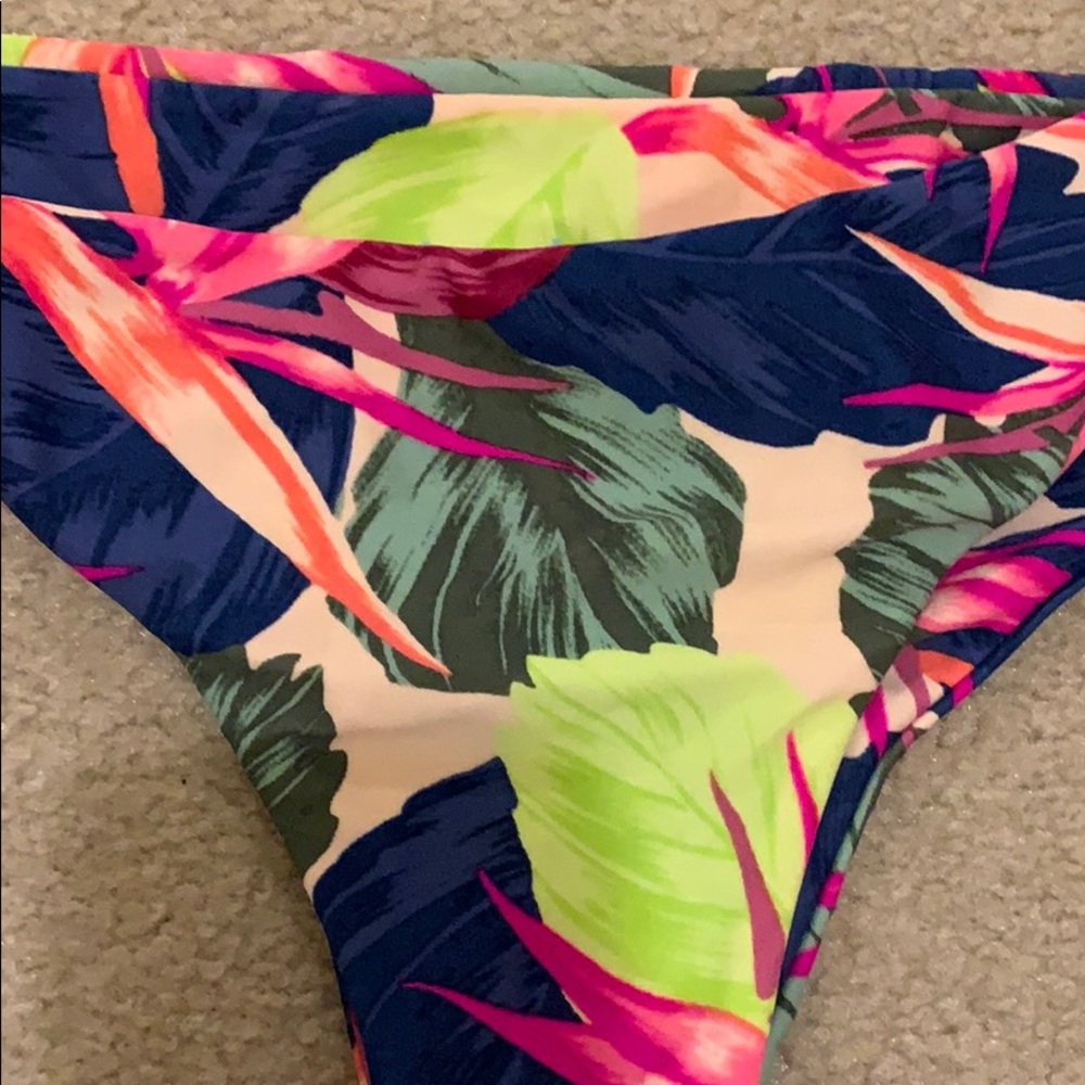 Tori Praver very cheeky swim bottoms, S - Picture 2 of 4